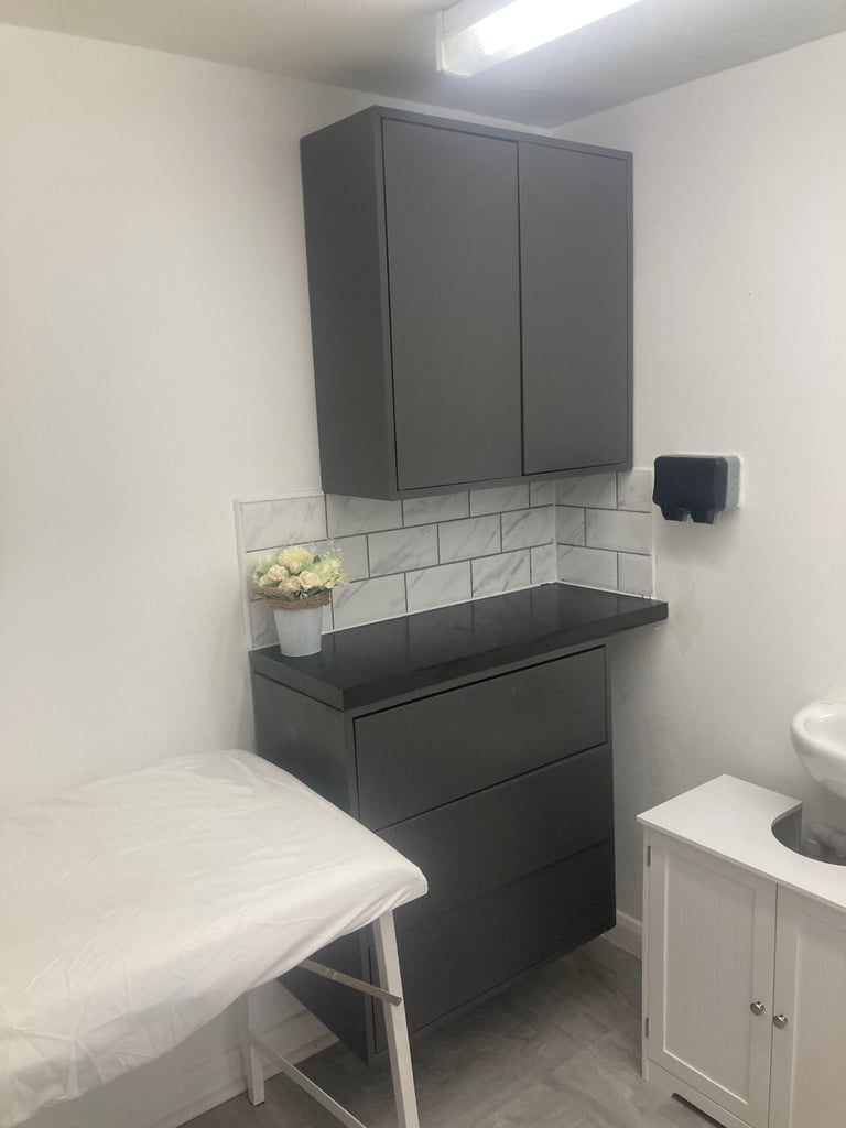 Beauty room & Nail Station for rent 