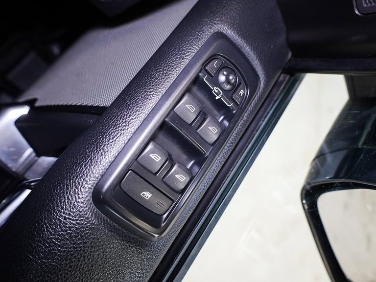 2015 Land Rover Discovery 4 SD V6 HSE SUV Diesel Automatic