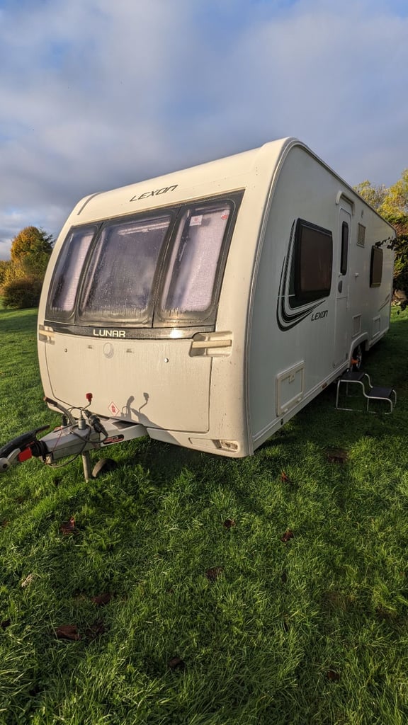 Lunar lexon 640 caravan
