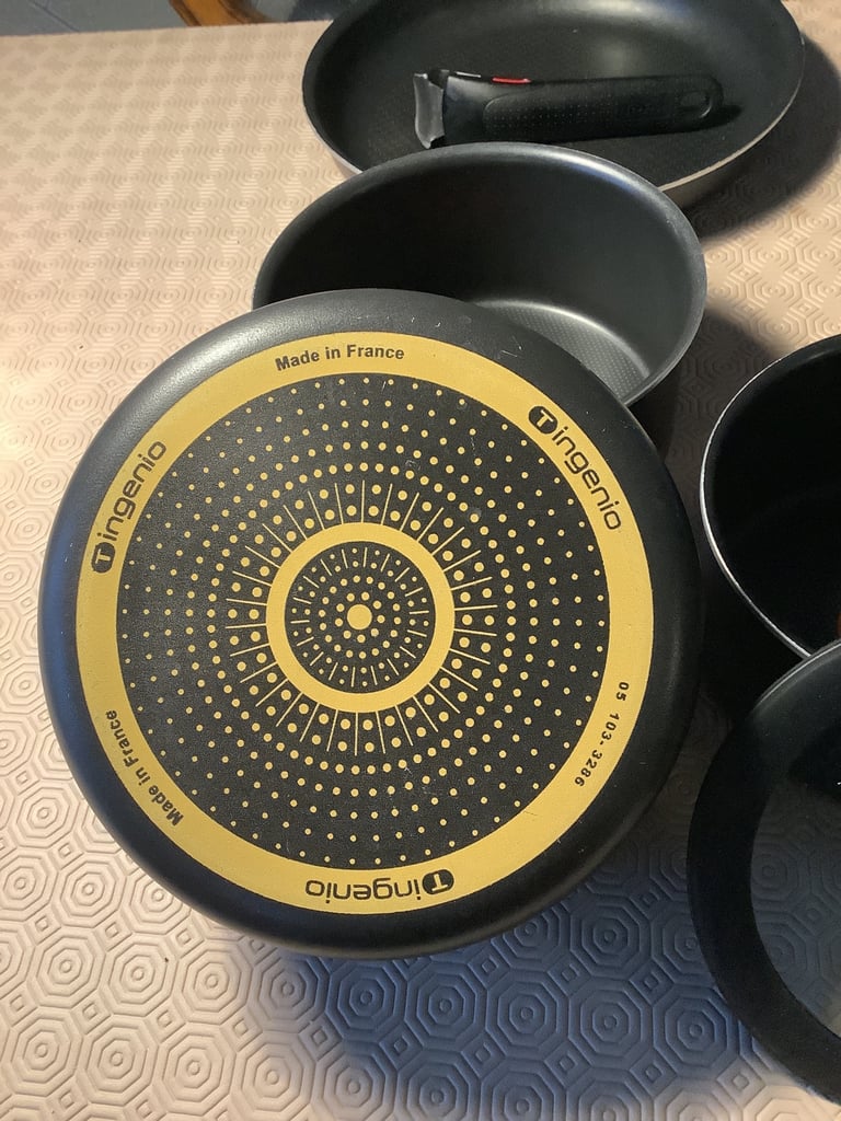 For sale Ingenio 8 piece pan set. £50