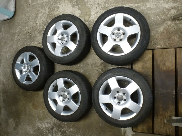 Set of 5 Audi 16 inch alloy wheels with winter tyres. 