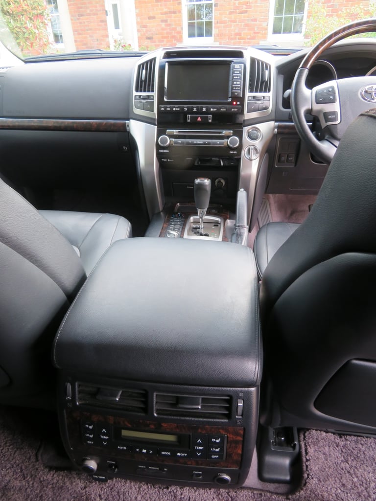 2014 Toyota Landcruiser Amazon ZX 4.6 V8 Petrol 8 Seater 4x4 Petrol Automatic