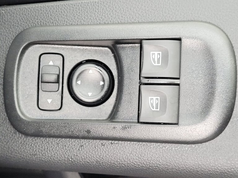 2023 Renault Master 145ps ENERGY 35 Business Luton Low Loader LWB 4.85m with Roller Shutter Doo L...