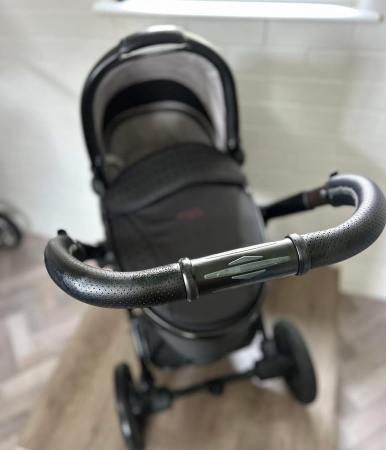 Egg2 Luxury pushchair and Shell I-size car seat special edition bundle in black Geo