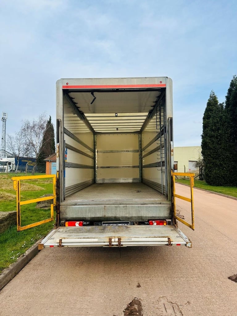 2017 (67) MITSUBISHI FUSO CANTER 7C18 7.5 TON BOX, COLUMN TAIL LIFT