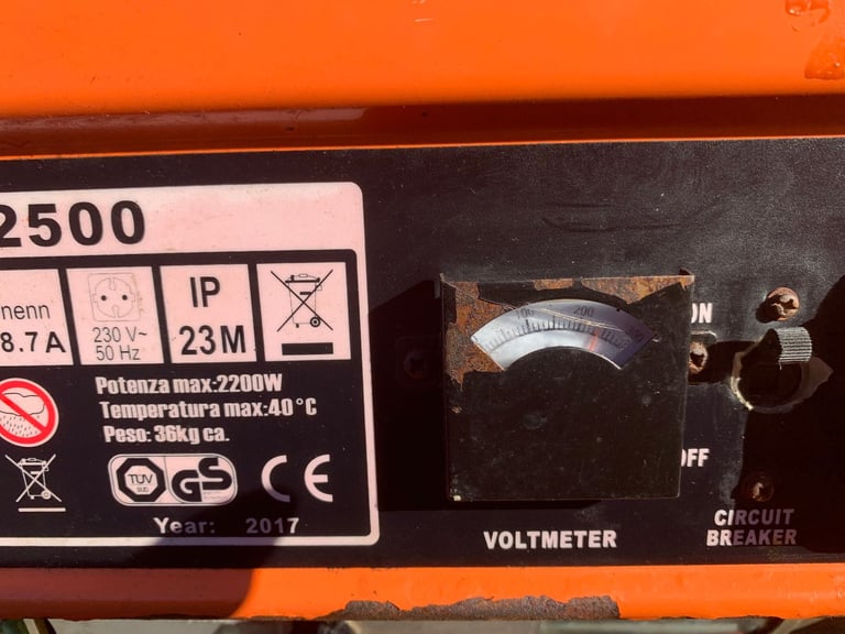 Petrol Generator, 2500w 2000w Constant, 230volt and 12volt Only, 2 Sockets, Fully Working.