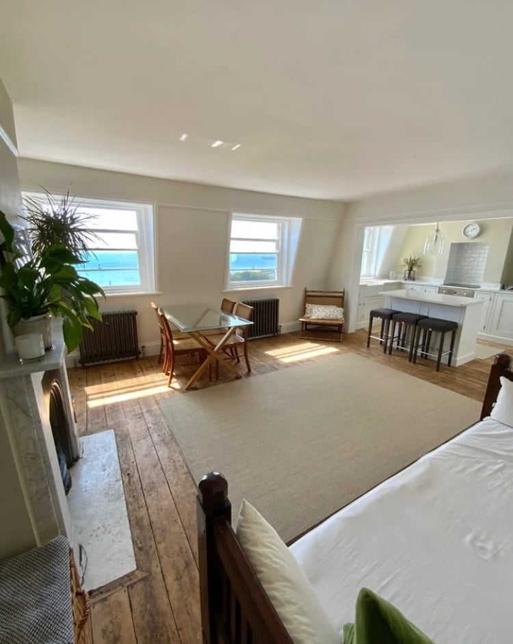 SUPERB, FURNISHED SEA VIEW APARTMENT
