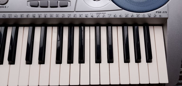 Yamaha PSR-275 electric piano keyboard