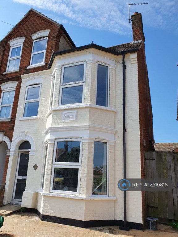 1 bedroom in High Road West, Felixstowe, IP11 (#2516818)