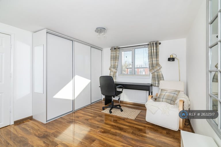 1 bedroom in Hickin St, London, E14 (#2632517)