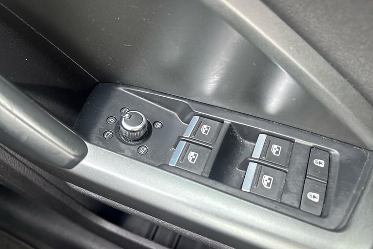  Audi Q3 1.5 Tfsi Cod 35 S Line Suv 5dr Petrol S Tronic Euro 6 s/s 150 Ps