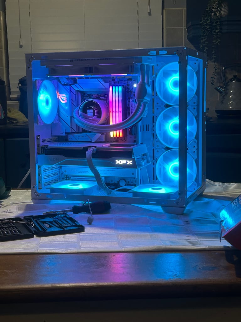 Custom High end gaming pc, AMD, ROG, rtx 9060 XT 16gb, 2TB Samsung 990 evo, 64gb memory 