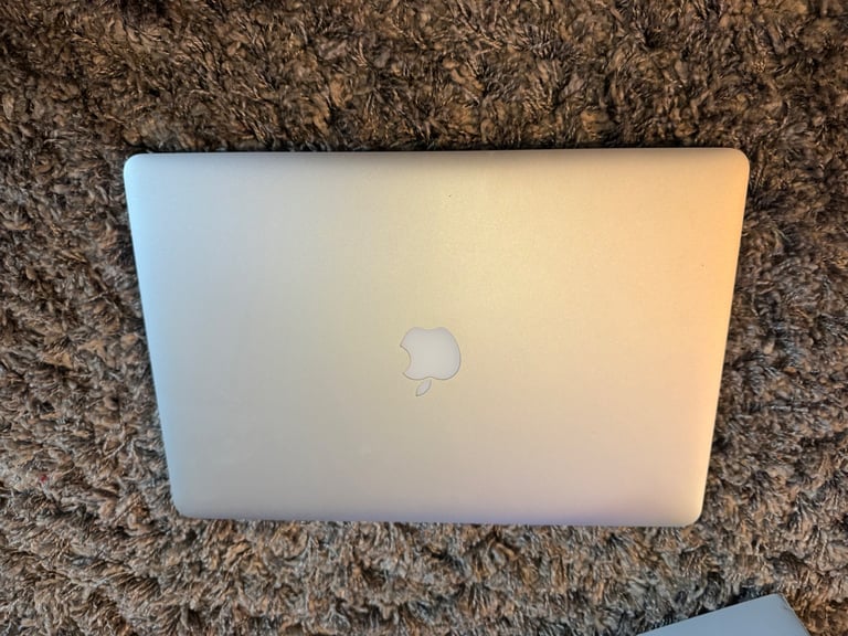 Apple MacBook Pro A1398 15" i7  16GB RAM 256GB SSD Excellent Condition 