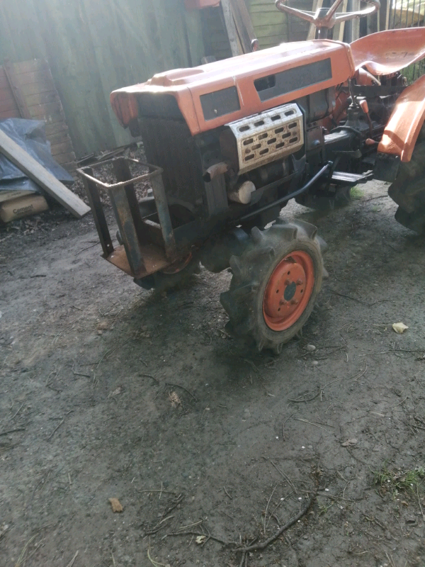 Compact Tractor Kubota 4wd £3195 No Offers. O.7.8.7.9.4.7.7.8..1.4