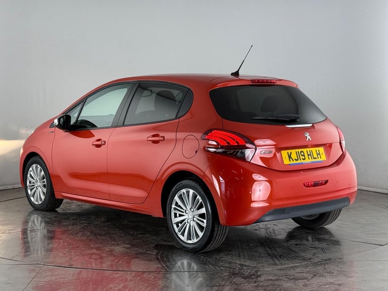 2019 Peugeot 208 1.2 PureTech 82 Signature 5dr [Start Stop] HATCHBACK PETROL Manual