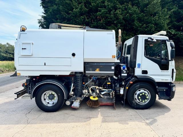 2018 18 Iveco Eurocargo 150-220 E6 Johnston VT651 dual sweep gully arm