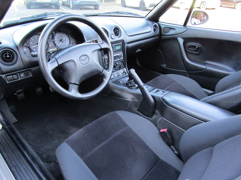  Mazda MX-5 1.6 ROADSTER 2DR MANUAL CONVERTIBLE LEFT HAND DRIVE Sports Petrol Manual