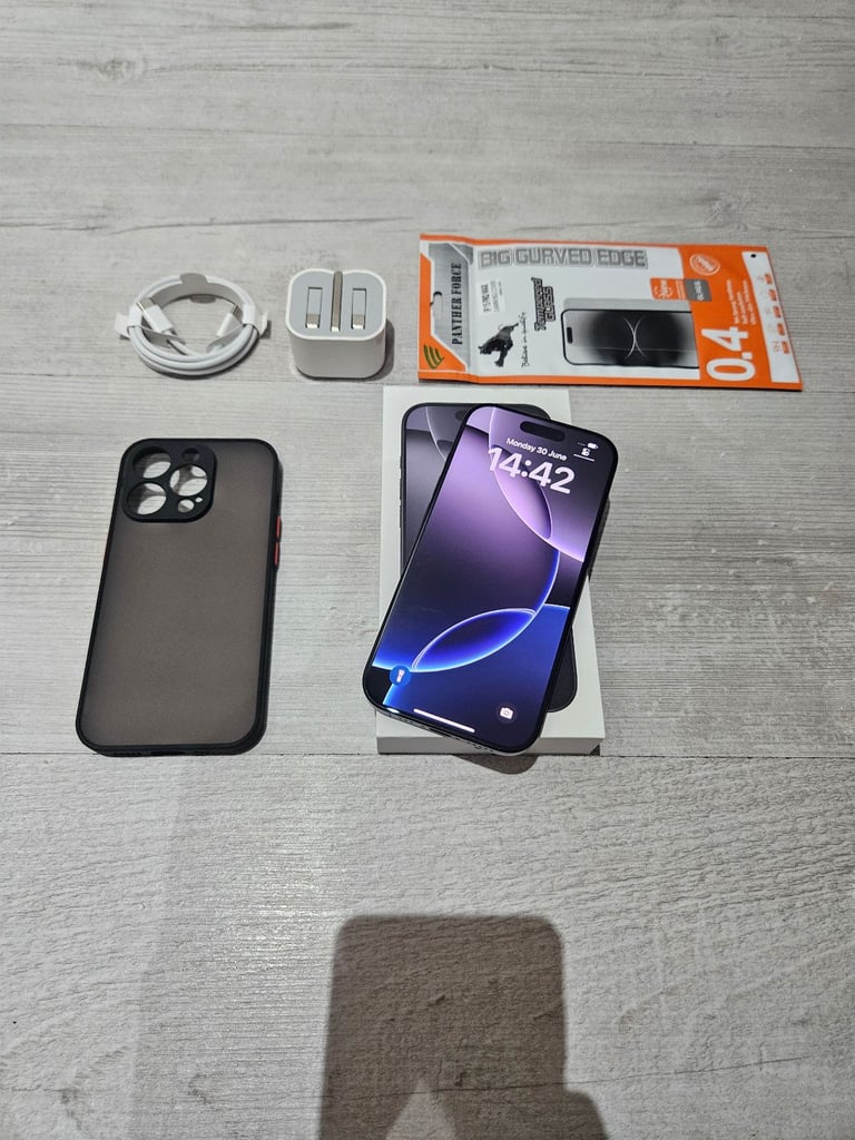 1 Month Old Iphone 16 Pro 5G Bundle 128GB 100% Batt Unlocked Black Warranty