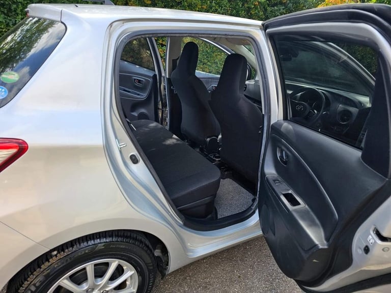 2018 Toyota Yaris 1.5 VVT-h Icon Tech E-CVT Euro 6 (s/s) 5dr Hatchback HYBRID ELECTRIC Automatic