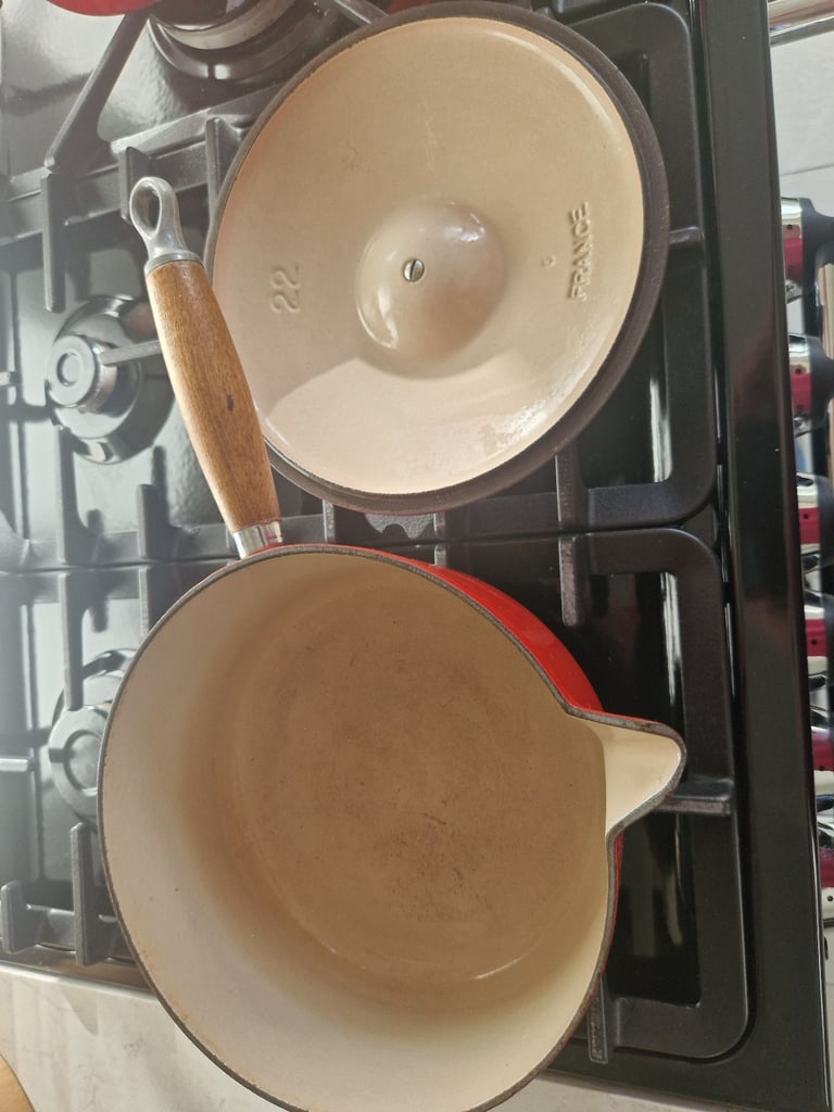 Le Creuset set of 5 pans with lids