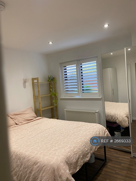 1 bedroom flat in Weare Court, Bristol, BS1 (1 bed) (#2669333)