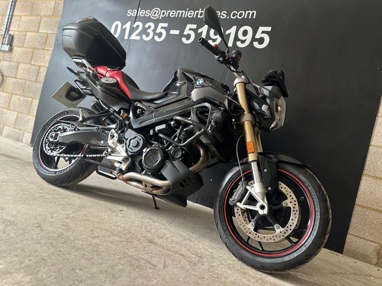 STUNNING LOW MILEAGE 2018/18 BMW F 800 R MOTORCYCLE 
