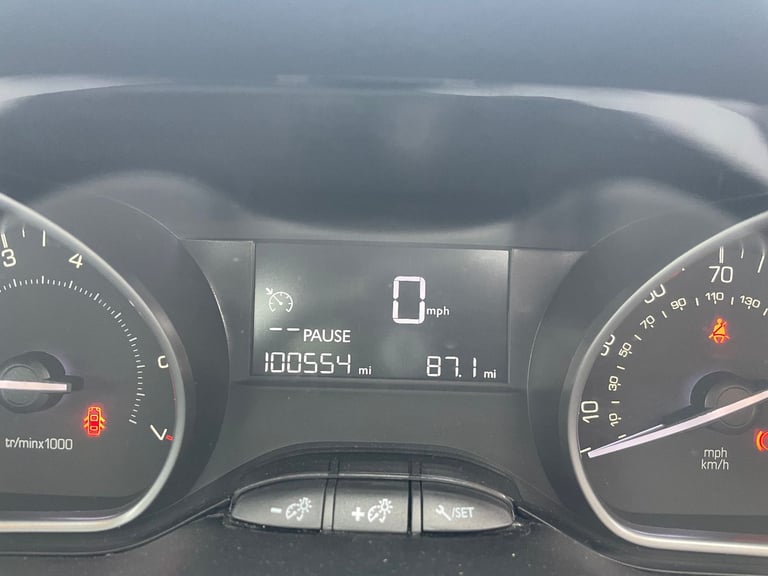Peugeot, 208, Hatchback, 2017, Manual, 1199 (cc), 5 doors