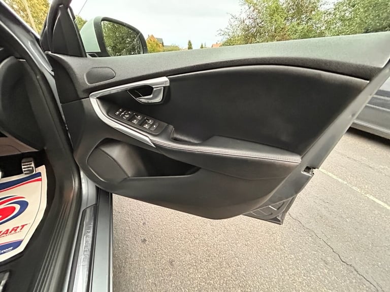2018 Volvo V40 2.0 D3 R-Design Nav Plus Hatchback 5dr Diesel Manual Euro 6 (s/s) (150 ps) Hatchba...