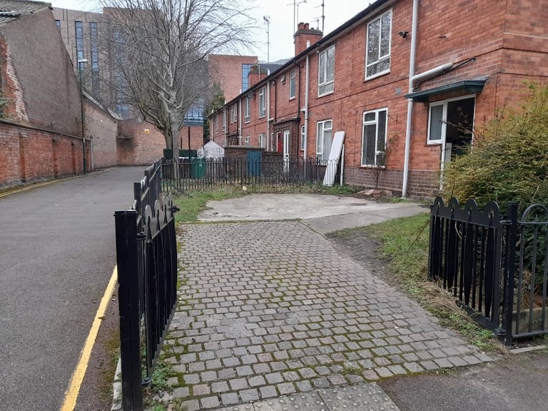 Parking space to rent .cecond walk to city centre  .
