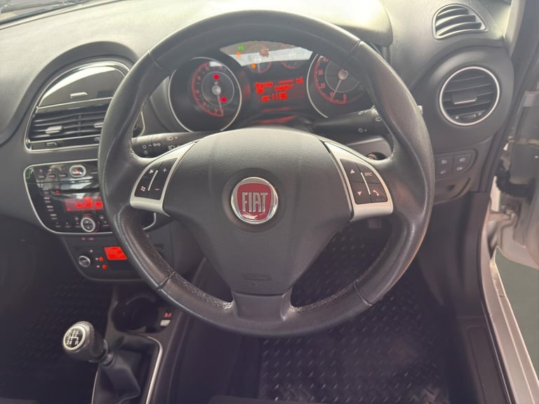 2013 Fiat Punto 1.4 Easy 3dr HATCHBACK Petrol Manual