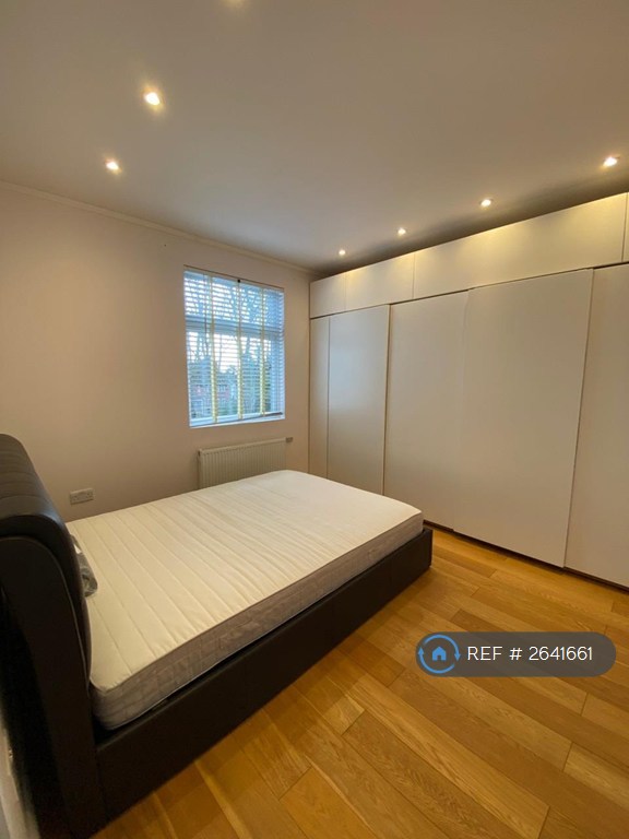 3 bedroom flat in Egerton Gardens, London, NW4 (3 bed) (#2641661)