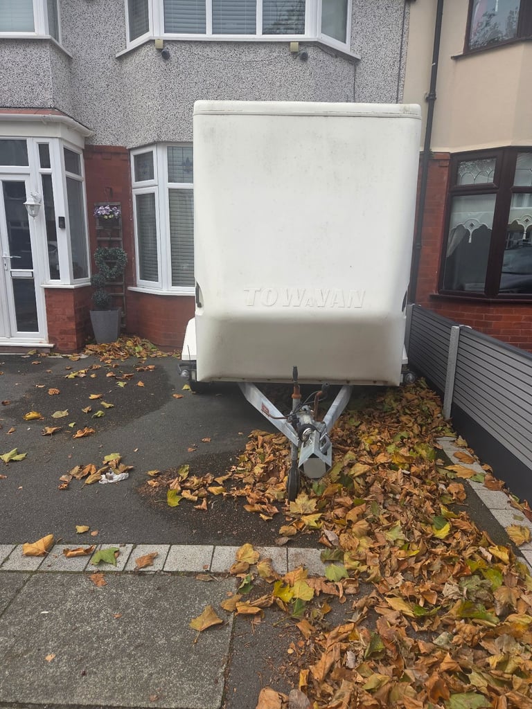 Towavan 220d box trailer 