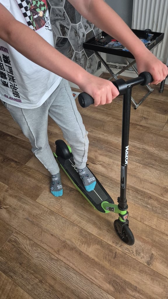 Kids electric scooter 