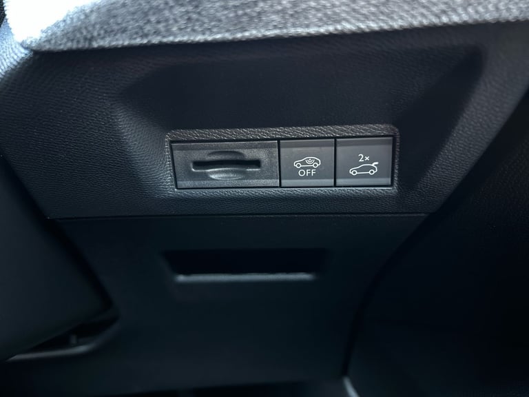 2025 Peugeot 5008 1.2 Hybrid 136 GT 5dr e-DSC6 HATCHBACK PETROL Automatic