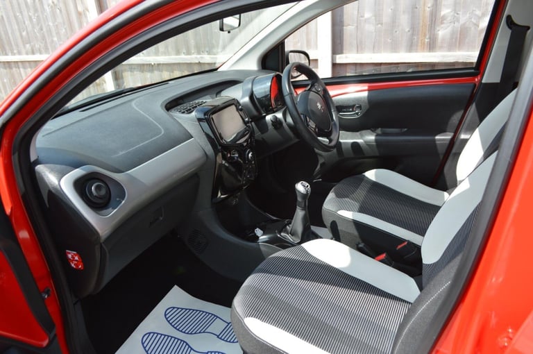 2017 Peugeot 108 1.2 PureTech Allure Top! Euro 6 5dr HATCHBACK Petrol Manual