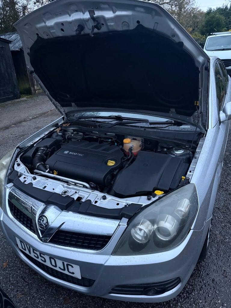 Vauxhall, VECTRA, Hatchback, 2005, Manual, 1910 (cc), 5 doors