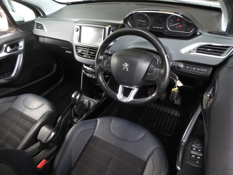 2016 Peugeot 2008 1.2 PureTech Allure 5dr HATCHBACK Petrol Manual