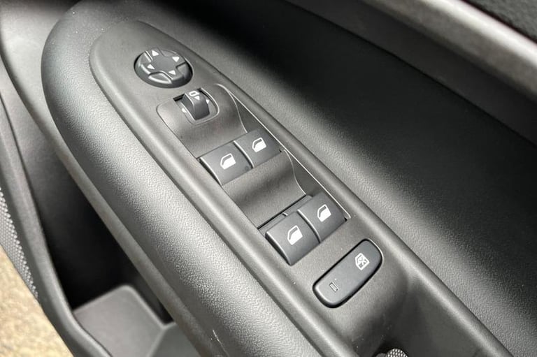 2025 Jeep Avenger 1.2 Summit SUV 5dr Petrol Manual** 4,216 Miles 360 Camera, Parking Sensors, SUV...