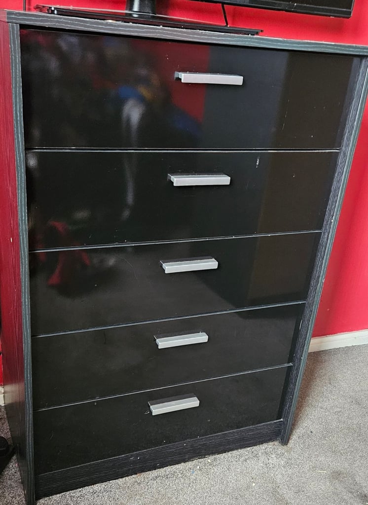 Black gloss wardrobe and chest of drawers