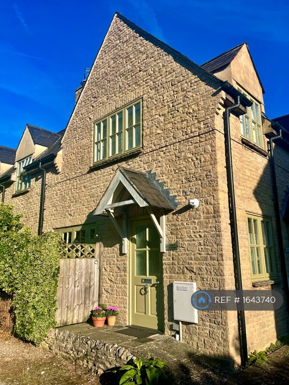 1 bedroom flat in Compton Way, Witney, Oxfordshire, OX28 (1 bed) (#1643740)