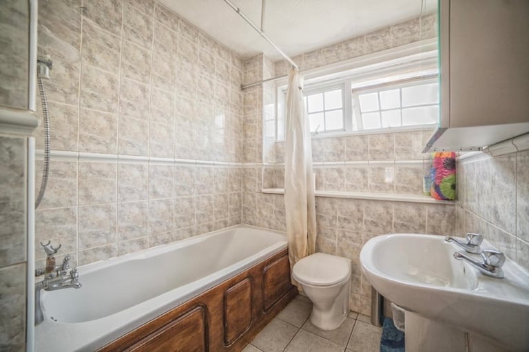 🌿Spacious Room Near Canary Wharf/Mile End | Available From Now‼️