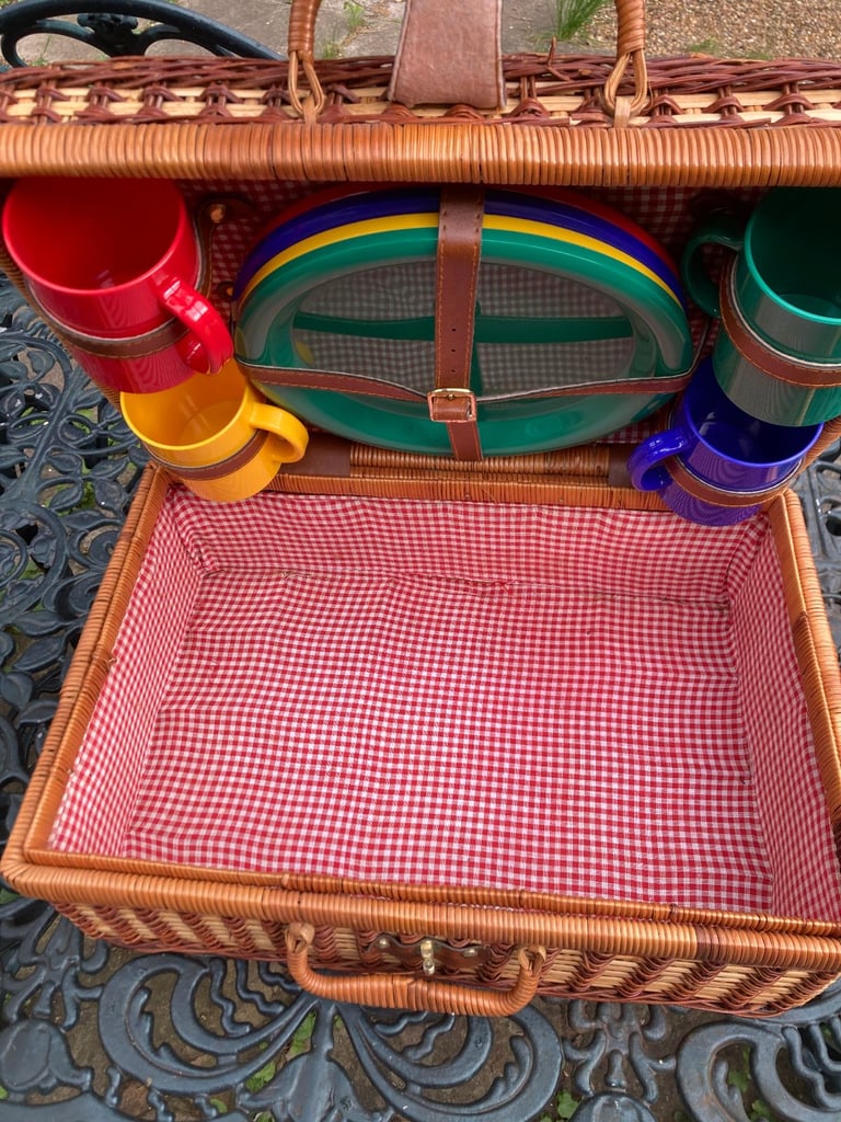 Unused 4 piece picnic set in wicker basket  - 'Reasonable' offer accepted 
