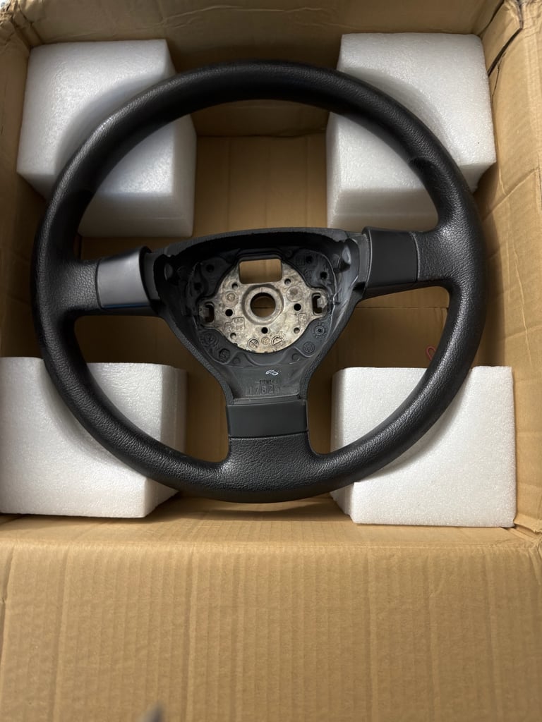 image for VOLKSWAGEN STEERING WHEEL