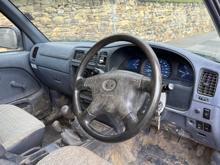 2005 Toyota Hilux 280 EX D4-D D/C DOUBLE CAB PICK UP MANUAL 4X4 BLUE PICK UP Diesel Manual