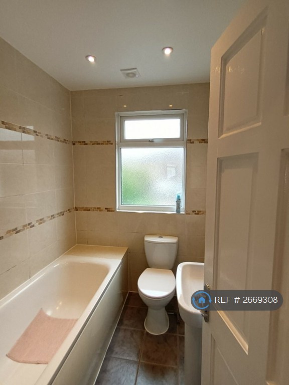 4 bedroom house in Clive Road, London, SW19 (4 bed) (#2669308)