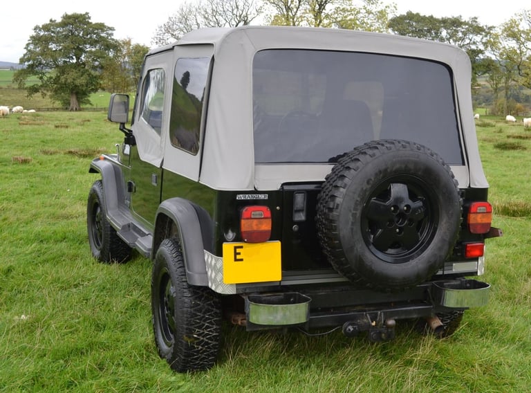 Jeep Wrangler YJ 4.2 Auto Soft Top 1988 for Restoration or Parts 'Free delivery'*