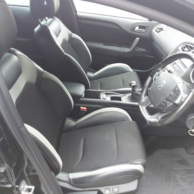 Citroen, DS4, Hatchback, 2013, Manual, 1560 (cc), 5 doors