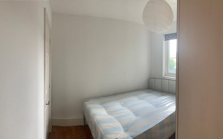 Lovely 4 bedrooms house with living room and parking in Bermondsey