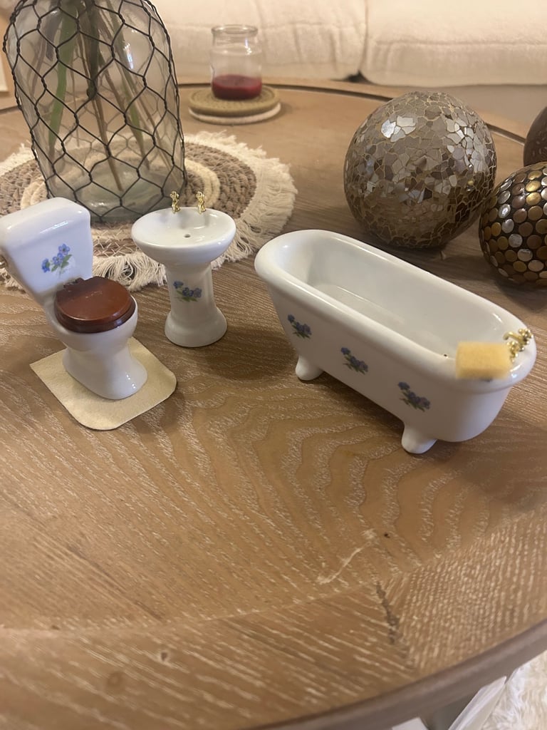 Dolls house bathroom set 1:12 