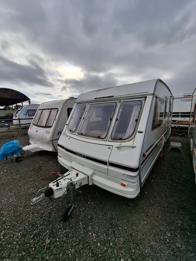 SELL 2000 Swift Challenger 490 SE LUX 5 berth